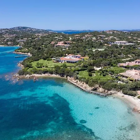 Dolce Sposa Swimming Pool And Private Beach Apartment *